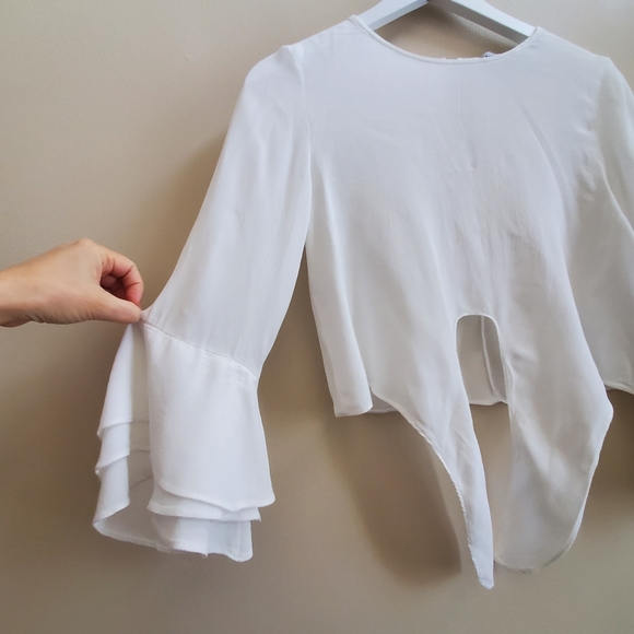 Harper and Me White blouse with tie front with ruffle cuff, small size - Picture 6 of 8